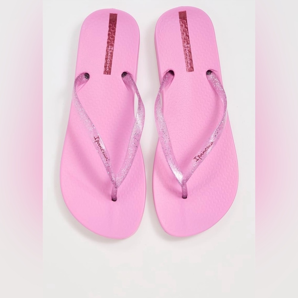 🎉 HOST PICK 🎉 FINAL PRICE Ipanema Pink Flip Flops with Glitter Straps, size 7/8